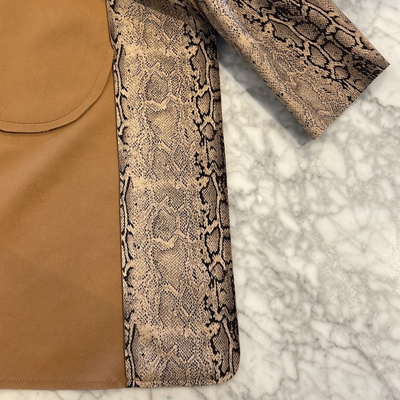 New Solitaire Trench Coat. Size M. Snakeskin Print. - Picture 9 of 10